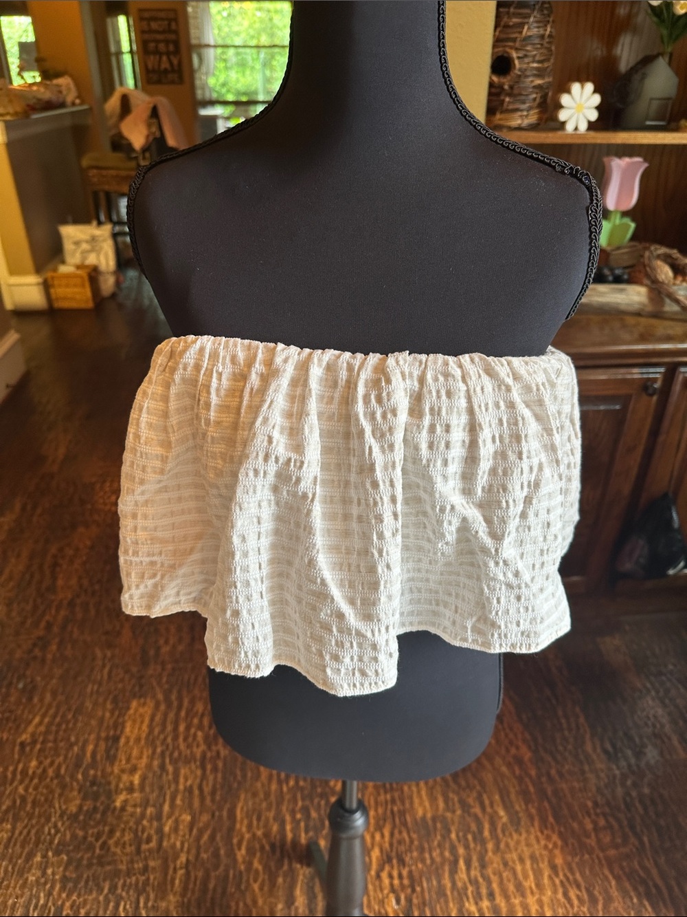 Zara White and ivory Textured Strapless flowy tube top